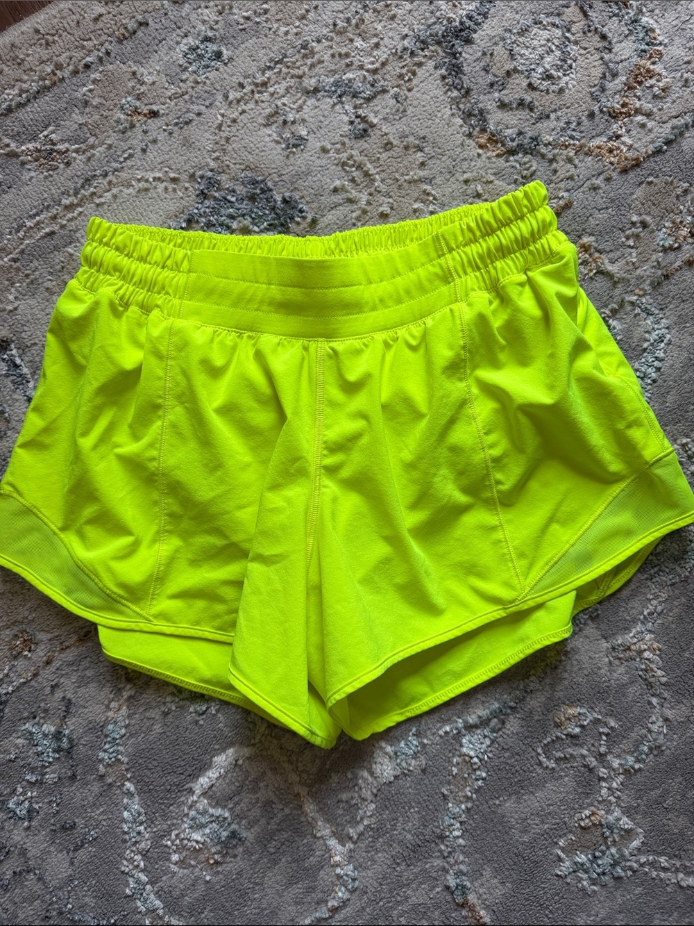 Lululemon hotty hot LR 4” short
